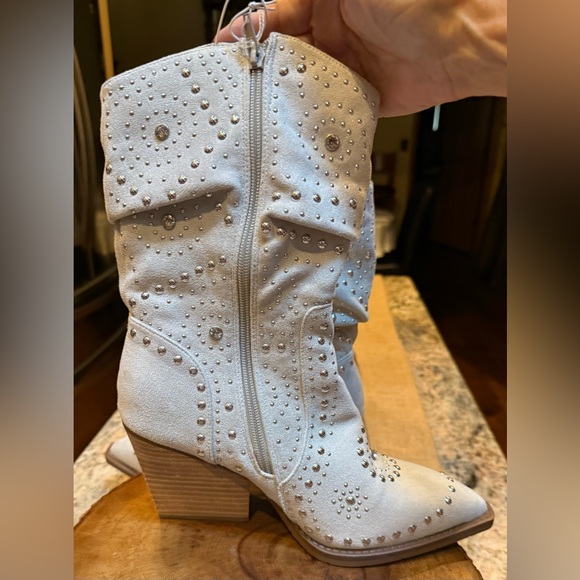 Very G Shoes - Very G Studded Cream  Heeled Boots - NWOT. 9.5
